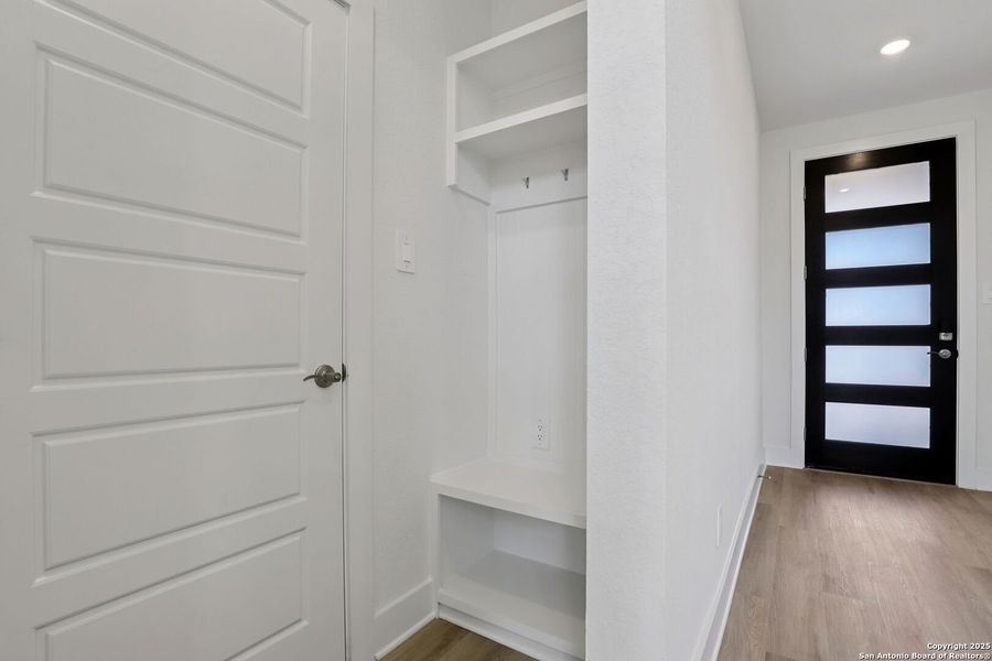 Spacious, unfurnished interior of a new home in Carmel Ranch, Schertz (Image 49).