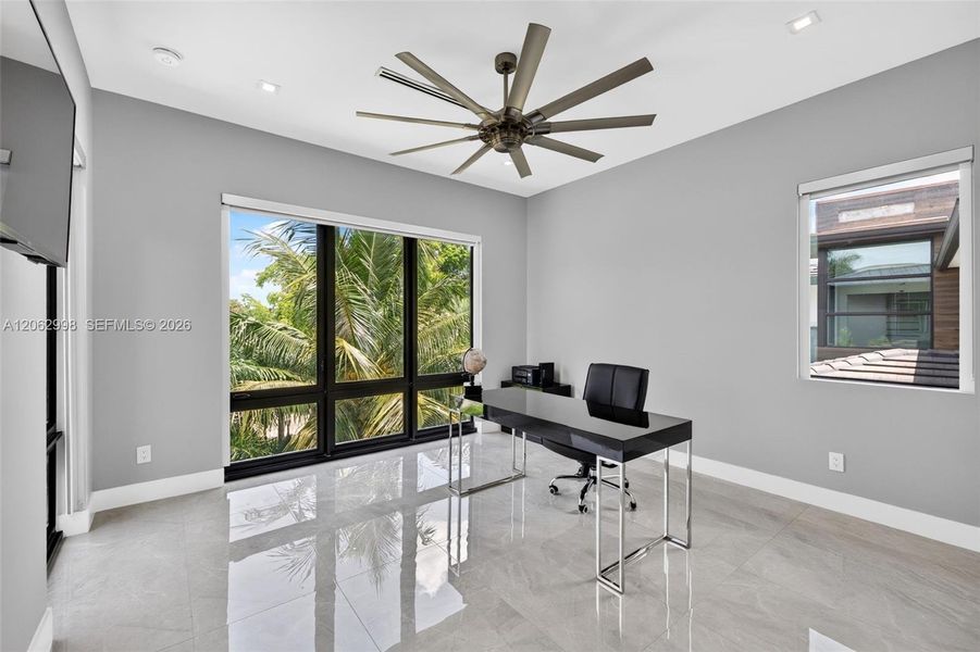 Furnished interior view inside a new home in , Fort Lauderdale (Image 93).