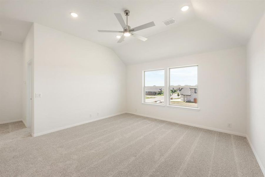 Spacious, unfurnished interior of a new home in Country Lakes, Denton (Image 38).