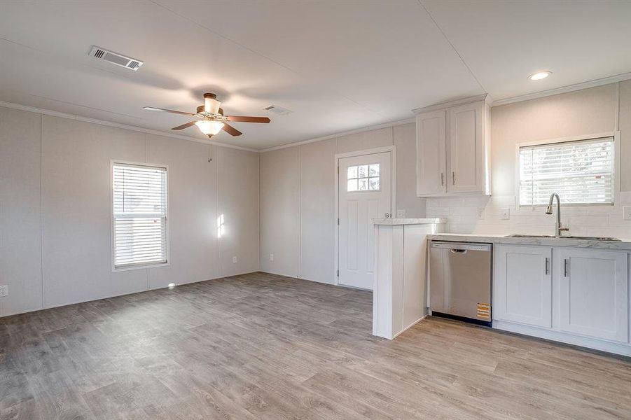 Spacious, unfurnished interior of a new home in , Alvarado (Image 26).