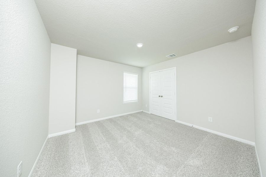 Spacious, unfurnished interior of a new home in Ridgeland Hills, Willis (Image 17).