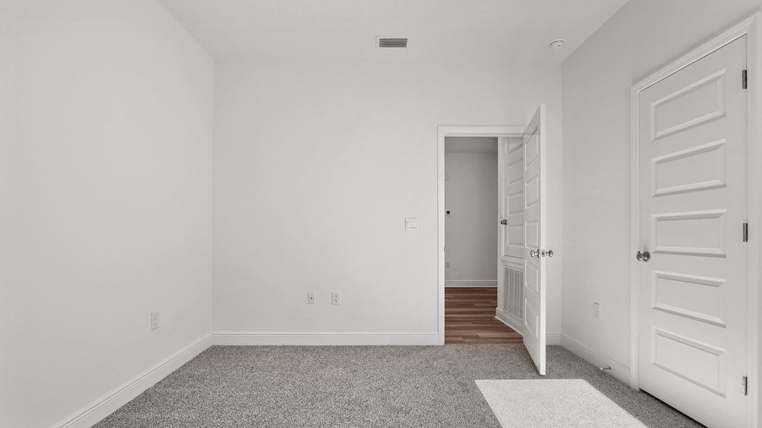 Spacious, unfurnished interior of a new home in Owl's Head Farms, Freeport (Image 14).