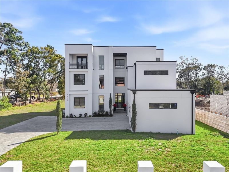 Exterior details and patio area of a home in , Tampa (Image 39).