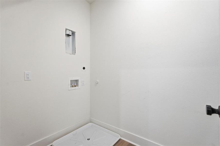 Spacious, unfurnished interior of a new home in , Dallas (Image 28).