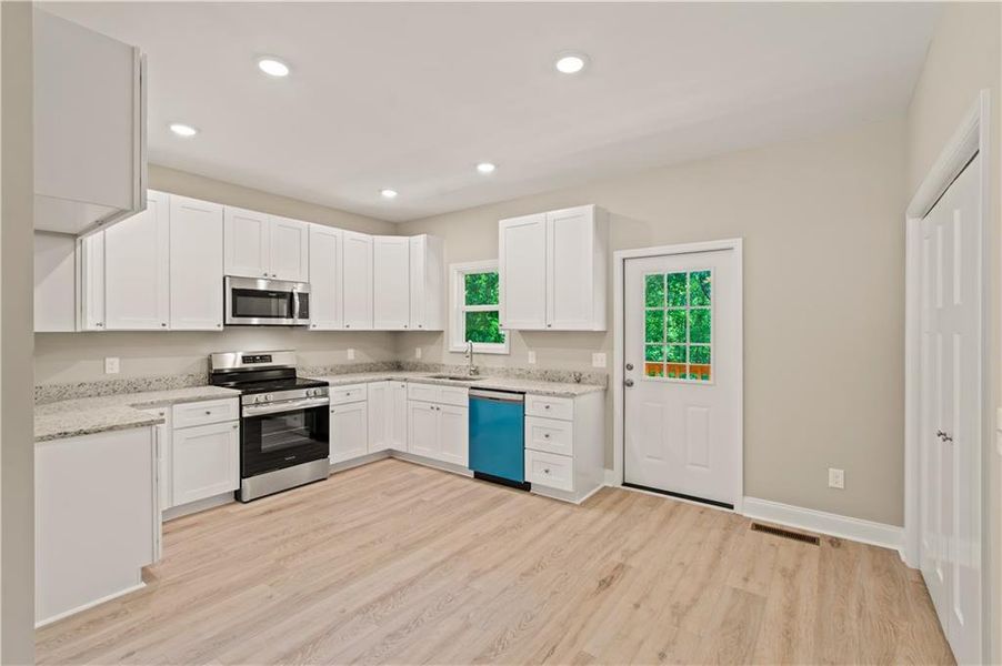 Furnished interior view inside a new home in , Dawsonville (Image 4).