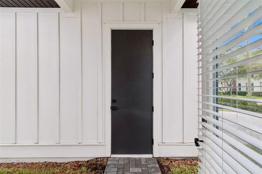 Exterior details and patio area of a home in , Tampa (Image 35).