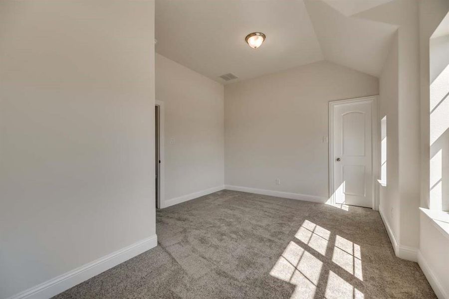 Spacious, unfurnished interior of a new home in Lake Forest, McKinney (Image 15).