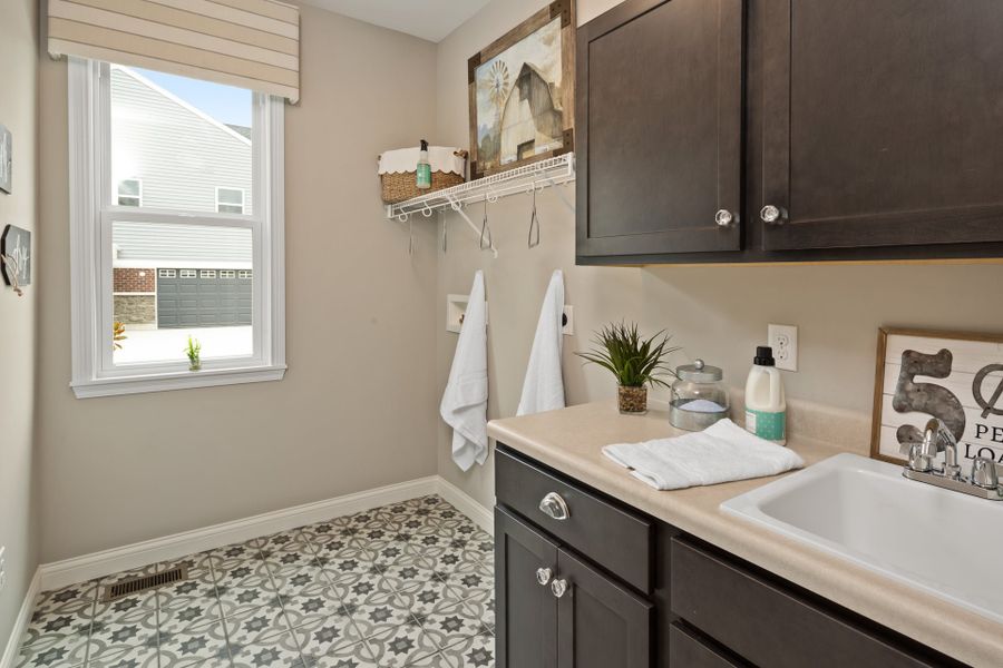 Representative furnished interior of a home built from the Everett by Fischer Homes in Woodberry, Canton (Image 23).