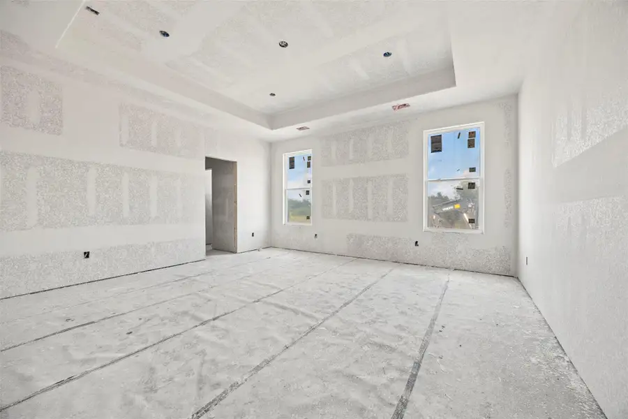 Spacious, unfurnished interior of a new home in , Salado (Image 3).
