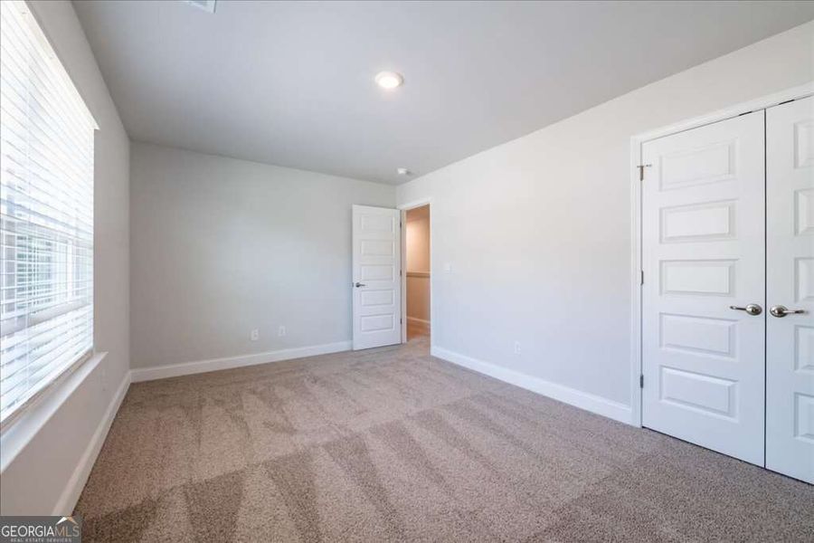 Spacious, unfurnished interior of a new home in Carson's Walk, Macon (Image 30).