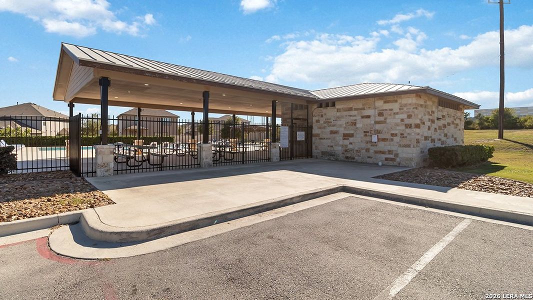 Community amenities in Hunters Ranch, San Antonio (Image 28).