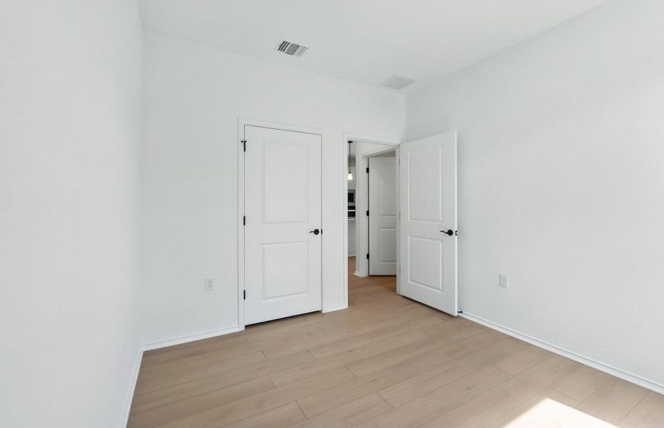 Spacious, unfurnished interior of a new home in Sun City Texas, Georgetown (Image 27).