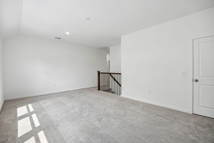 Spacious, unfurnished interior of a new home in Mavera, Conroe (Image 30).