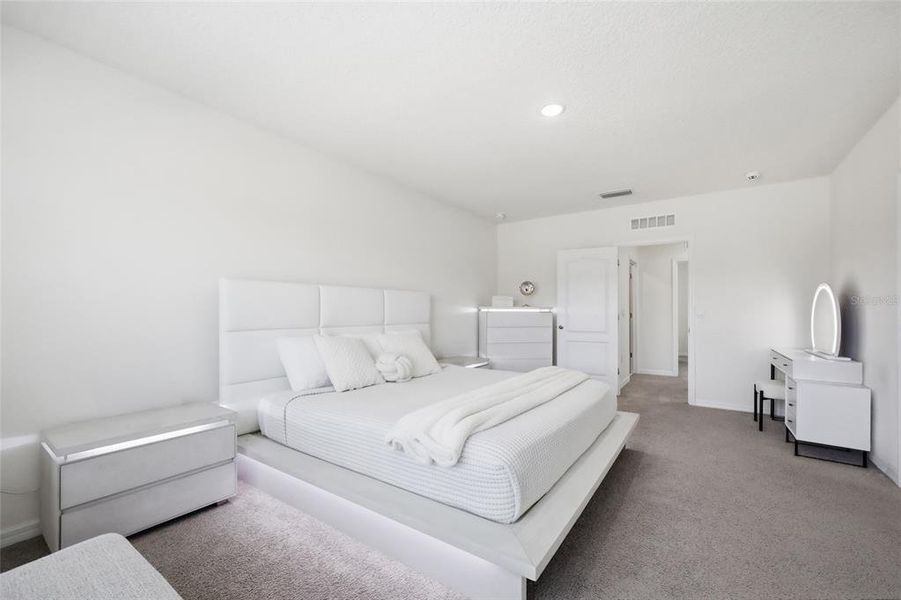 Furnished interior view inside a new home in Edgemont at Serenoa, Clermont (Image 11).