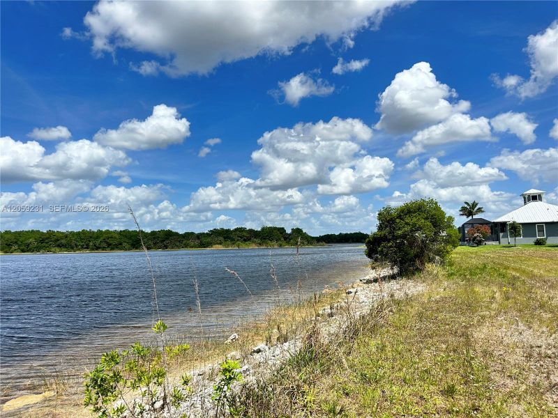 Natural landscape and outdoor views near in Naples (Image 5). Natural landscape and outdoor views near in Naples (Image 5).