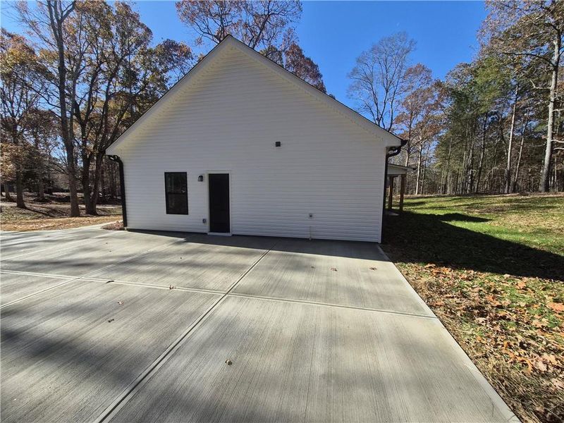 Exterior details and patio area of a home in , Dallas (Image 2).