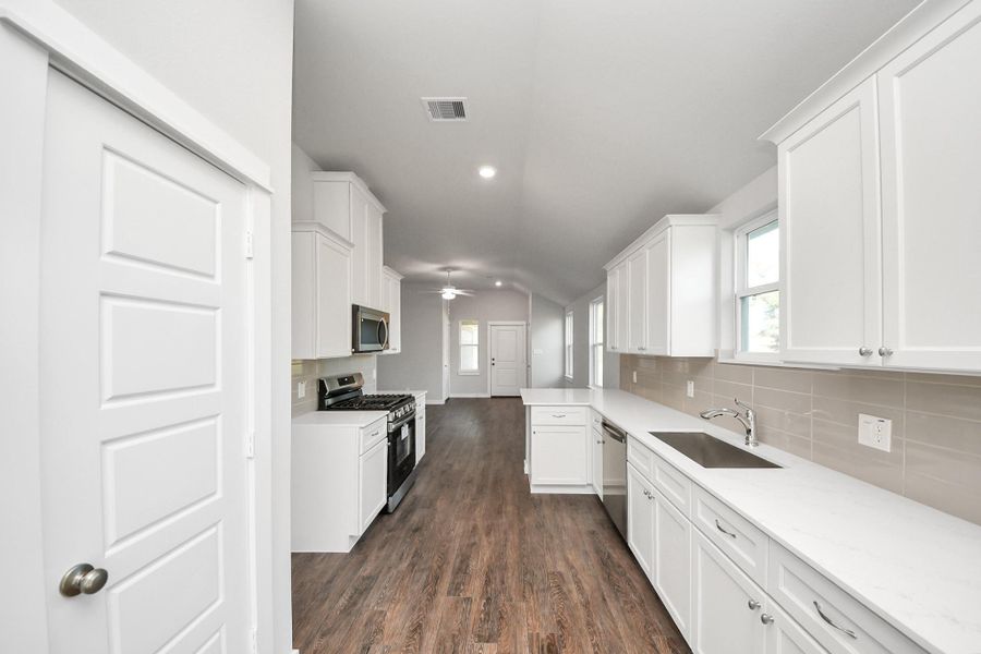 Furnished interior view inside a new home in Santa Fe, Cleveland (Image 6).