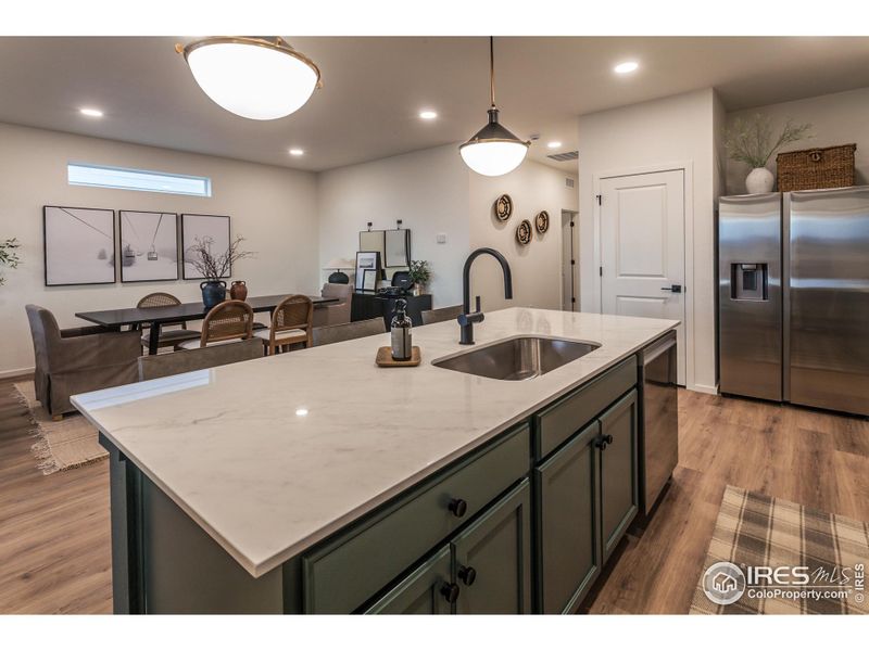 EXAMPLE PHOTO: KITCHEN ISLAND