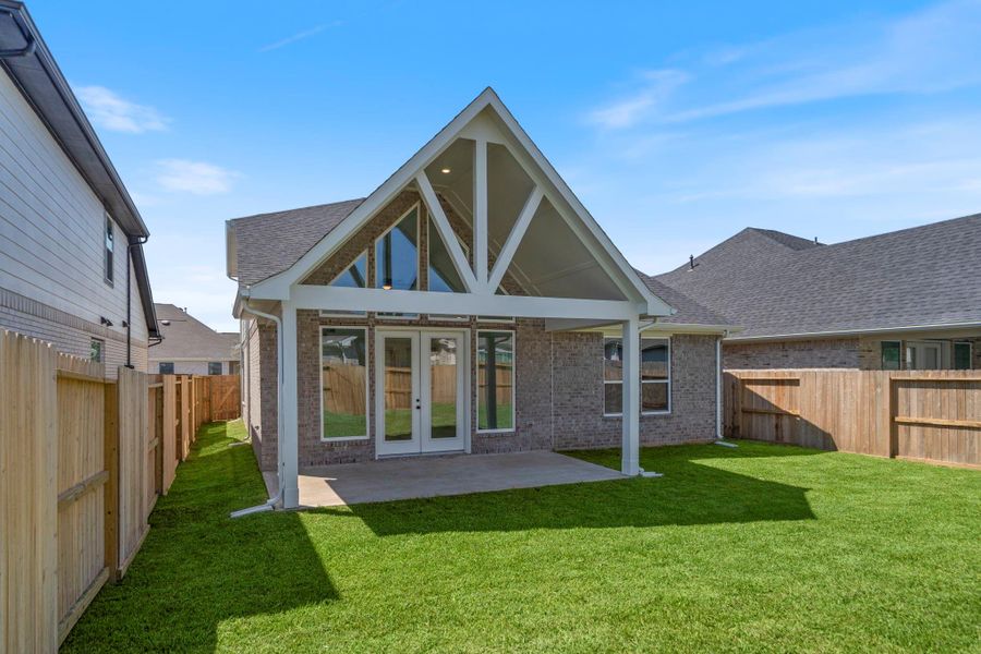 Exterior details and patio area of a home in Sienna 45', 50', Missouri City (Image 4).