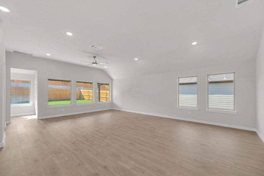 Spacious, unfurnished interior of a new home in Prairie Winds, Hutto (Image 14).