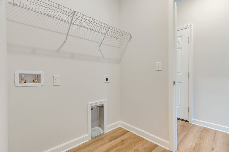 Representative unfurnished interior of a home built from the Elizabeth by CJL Homes in McCarthy Estates, Defuniak Springs (Image 40).