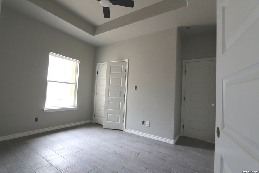Spacious, unfurnished interior of a new home in , La Vernia (Image 8).