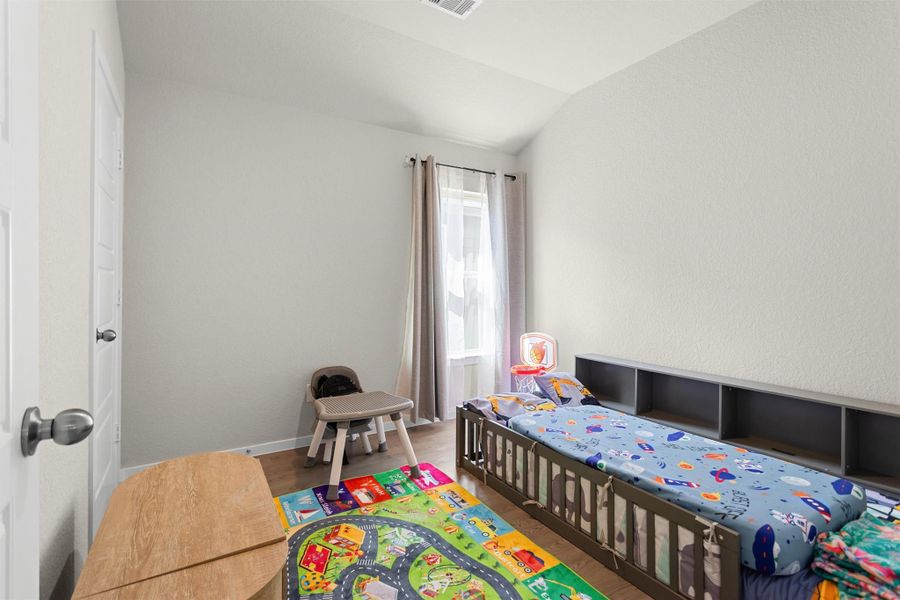 Secondary bedroom-furniture included Secondary bedroom-furniture included