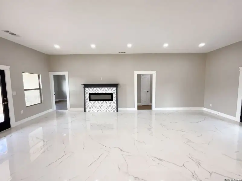 Spacious, unfurnished interior of a new home in , Lytle (Image 17).