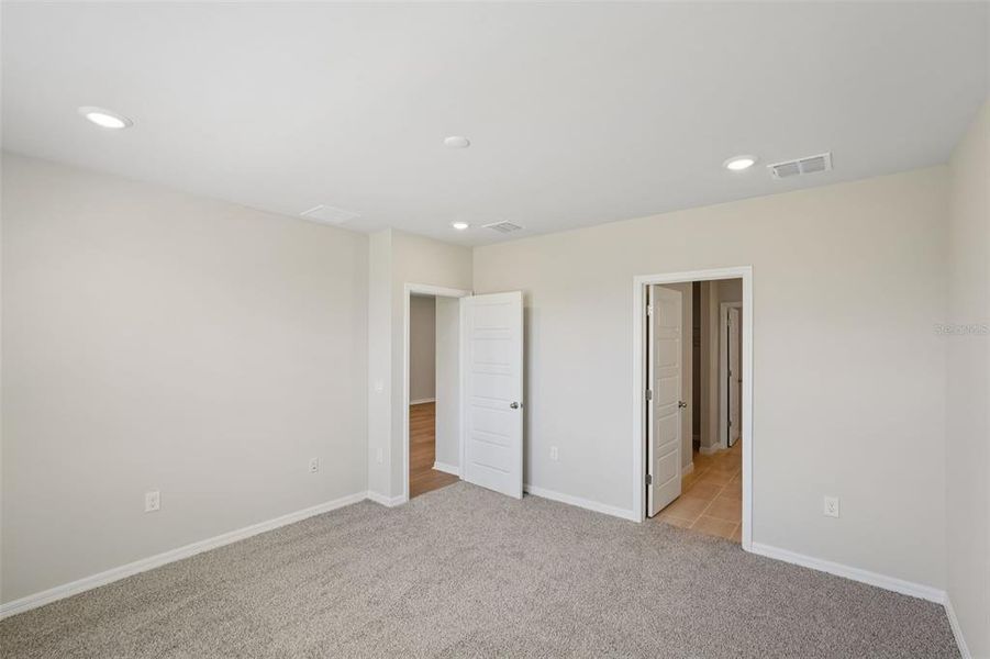 Spacious, unfurnished interior of a new home in Crescent Lakes - Premier Series, Punta Gorda (Image 26).