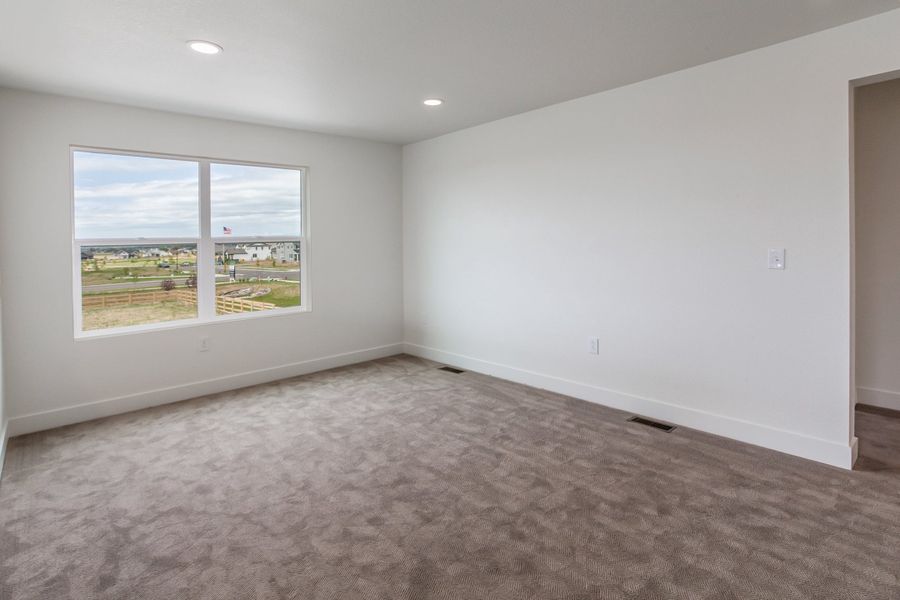 Spacious, unfurnished interior of a new home in Prairie Song, Windsor (Image 25).