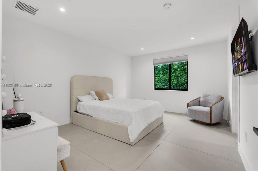 Furnished interior view inside a new home in , Miami (Image 37).