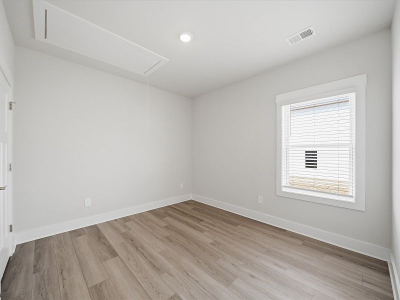 Spacious, unfurnished interior of a new home in Ashby Woods, Boiling Springs (Image 17).