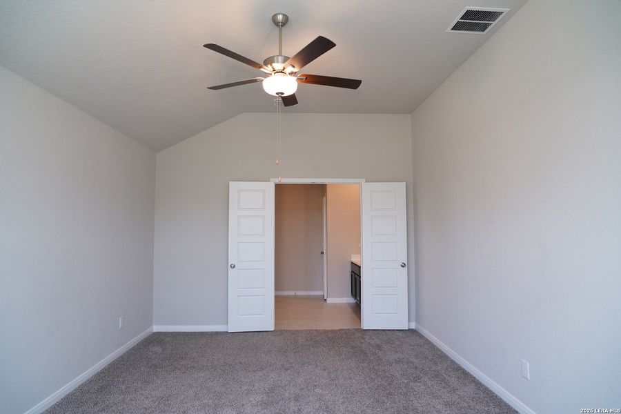 Spacious, unfurnished interior of a new home in Jordan's Ranch, San Antonio (Image 26).