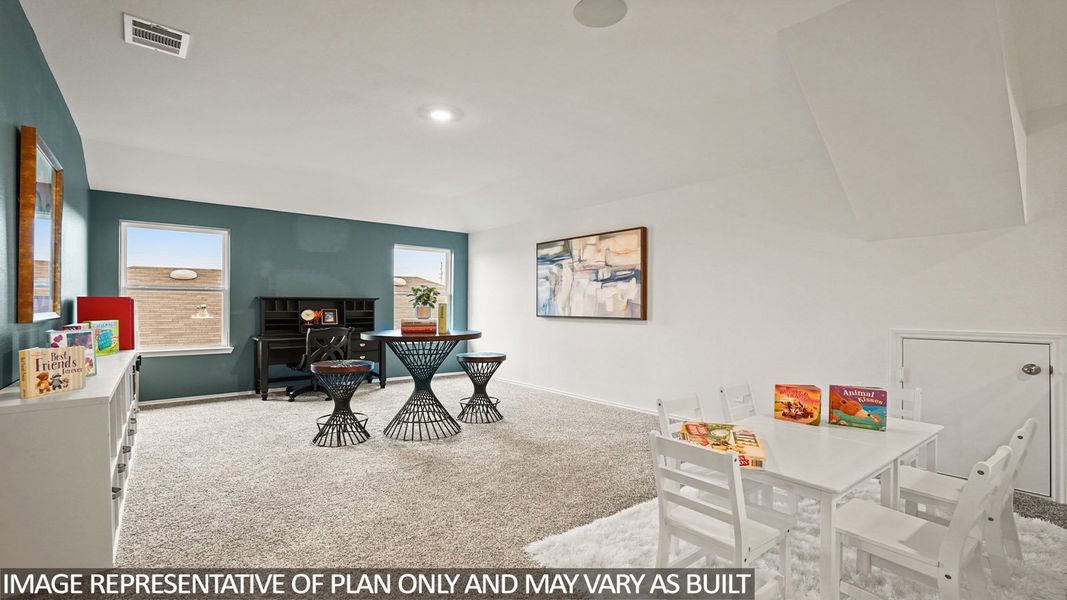 Furnished interior view inside a new home in Silverthorne, Conroe (Image 10).