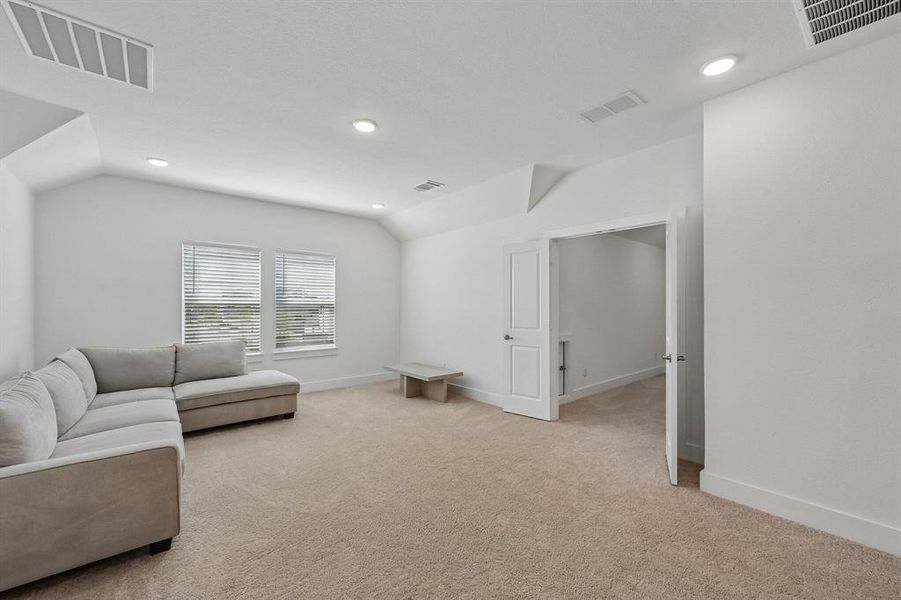 Spacious, unfurnished interior of a new home in Painted Tree, McKinney (Image 20).