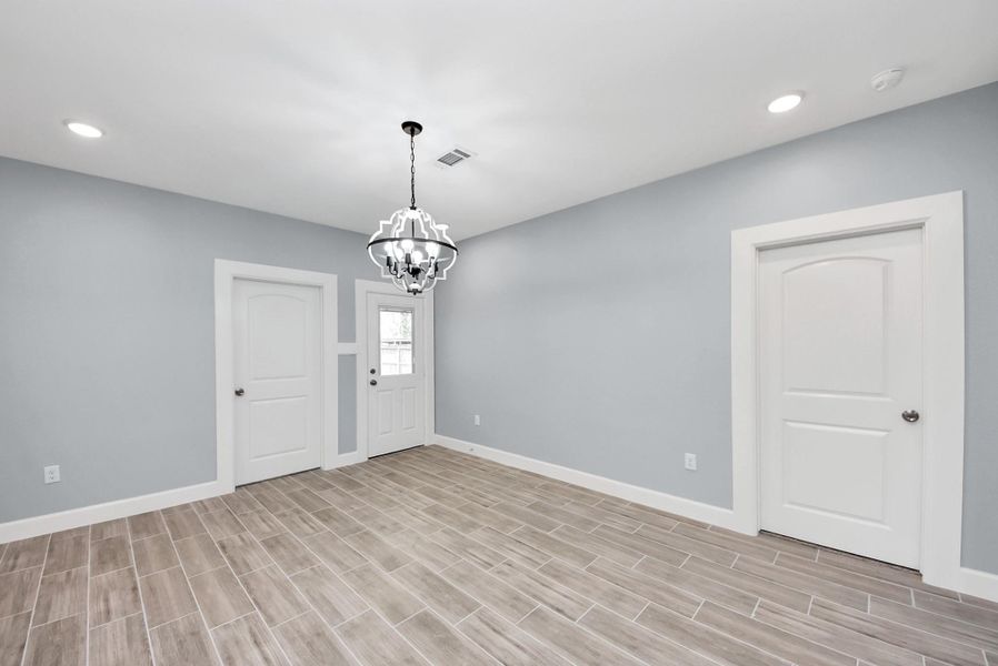 Spacious, unfurnished interior of a new home in , Houston (Image 30).