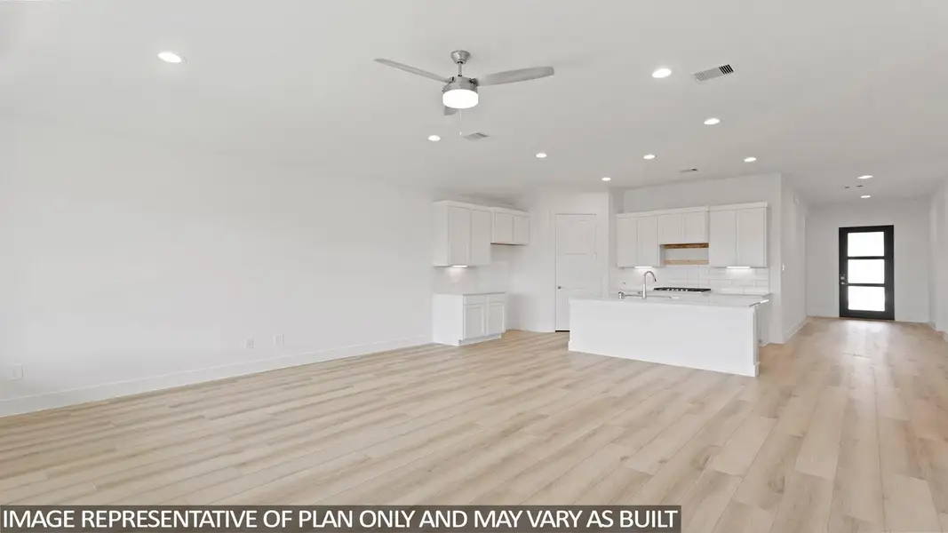 Spacious, unfurnished interior of a new home in Hills of Westlake, Conroe (Image 11).