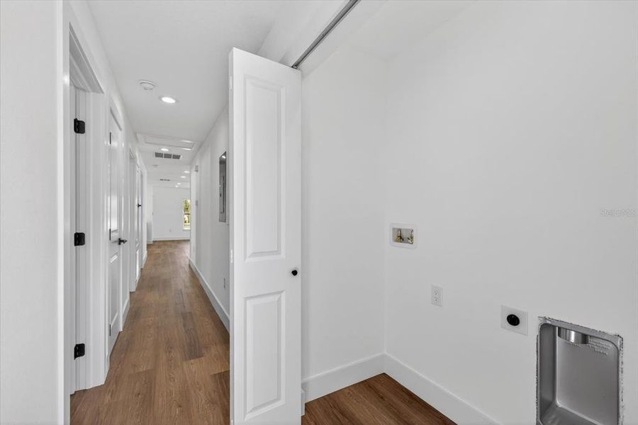 Spacious, unfurnished interior of a new home in , Tampa (Image 24).