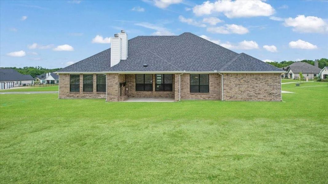 Exterior details and patio area of a home in King Crossing Estates, Van Alstyne (Image 26).