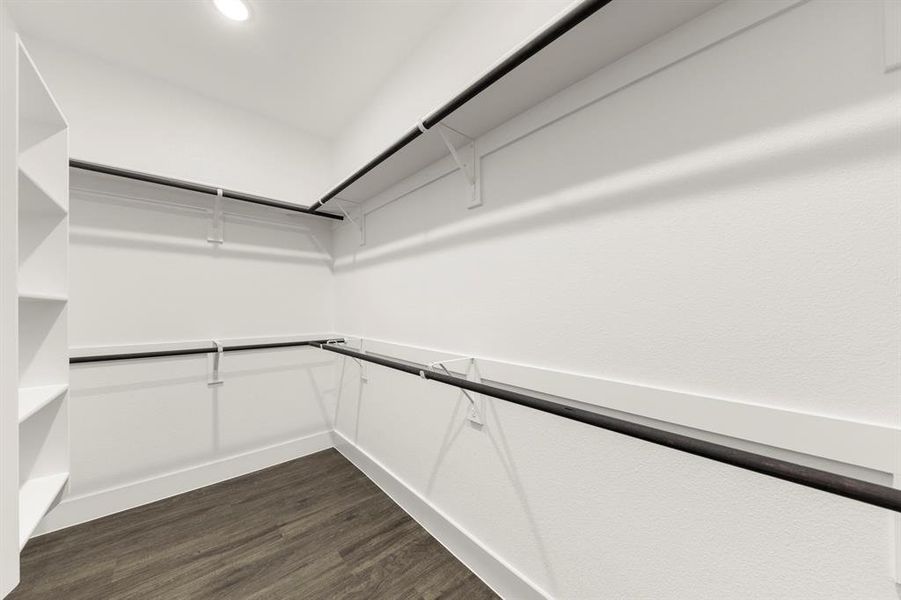 21. 1848 Jasmin - Closet