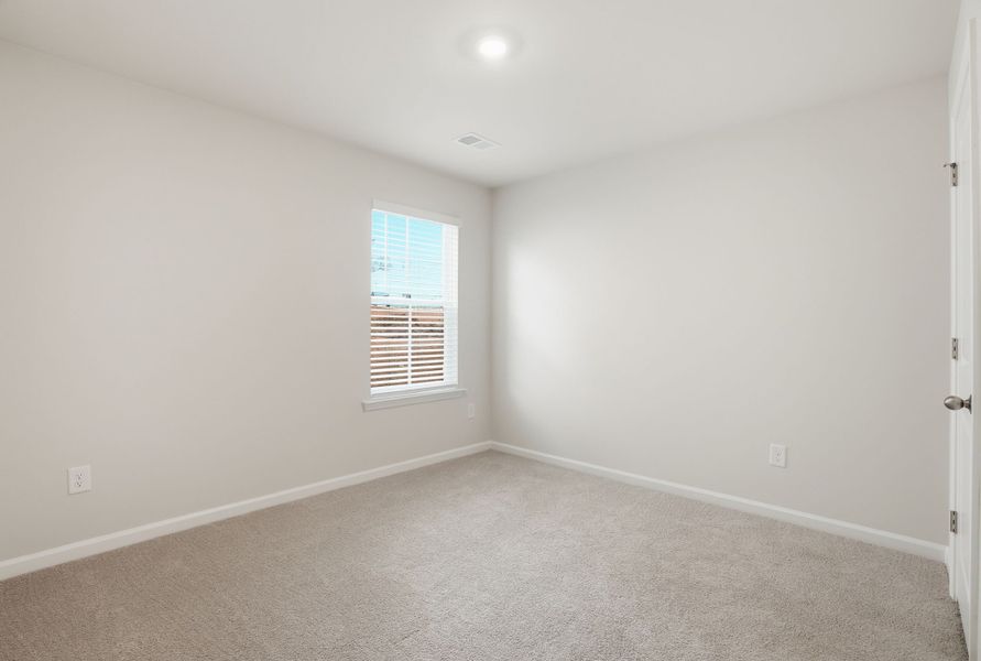 Spacious, unfurnished interior of a new home in Ashton Lakes, Lexington (Image 21).