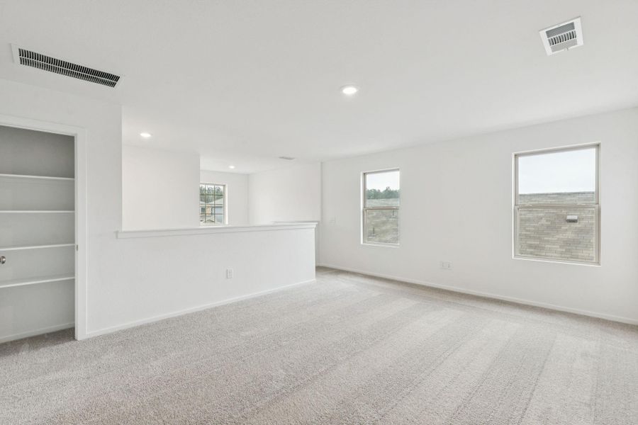 Spacious, unfurnished interior of a new home in Mavera, Conroe (Image 14).