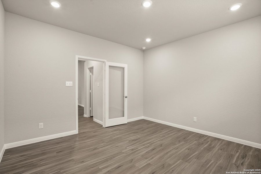 Spacious, unfurnished interior of a new home in Cinco Lakes, San Antonio (Image 12).