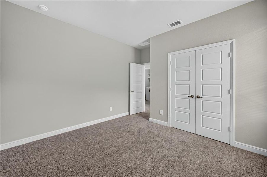 Spacious, unfurnished interior of a new home in , Justin (Image 24).