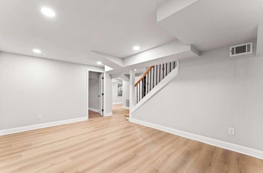 Spacious, unfurnished interior of a new home in , Atlanta (Image 15).