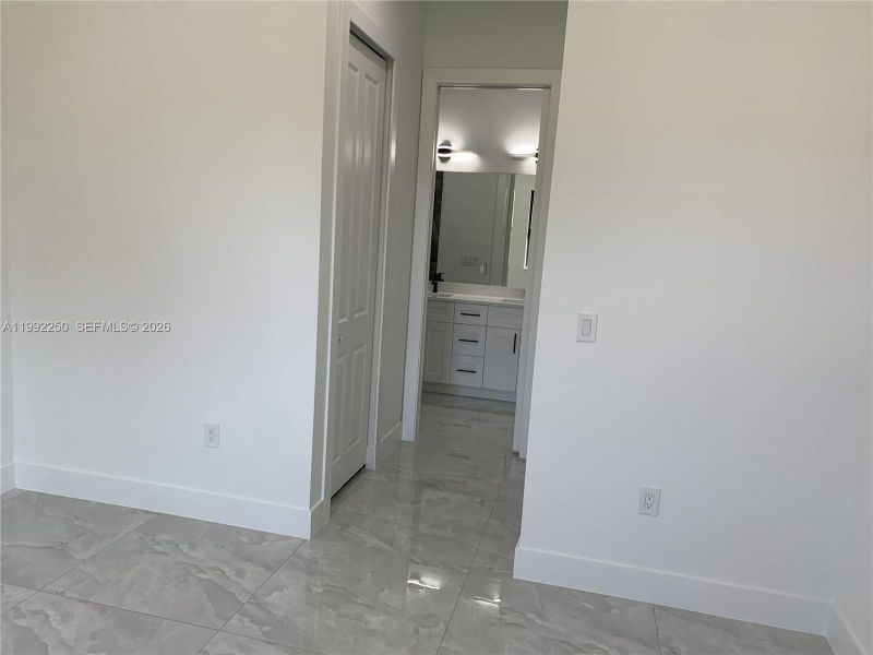 Spacious, unfurnished interior of a new home in , Lehigh Acres (Image 26).