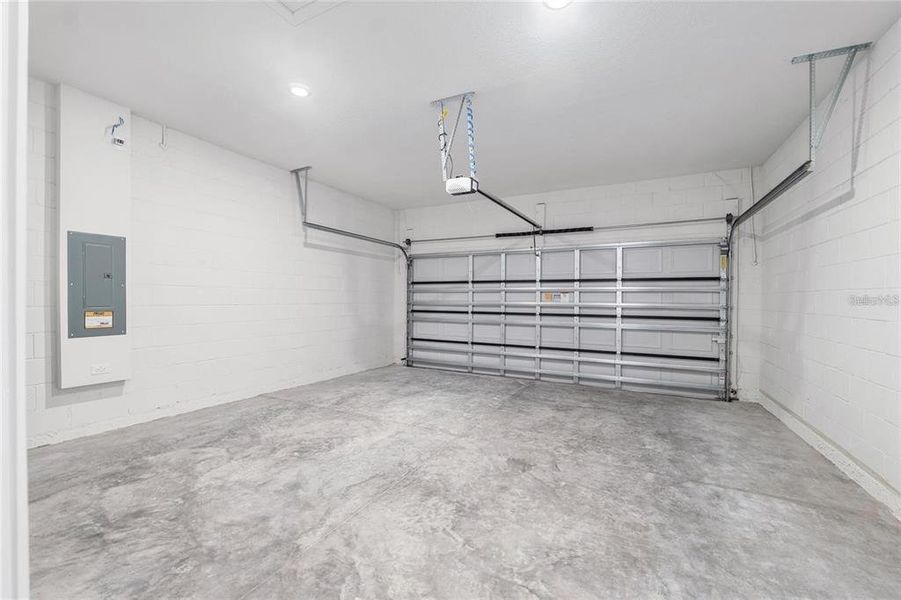 Spacious, unfurnished interior of a new home in , Ocala (Image 35).