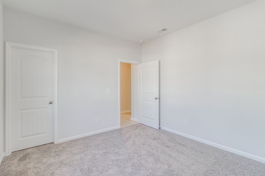 Spacious, unfurnished interior of a new home in Hendrix Farms, Lexington (Image 37).