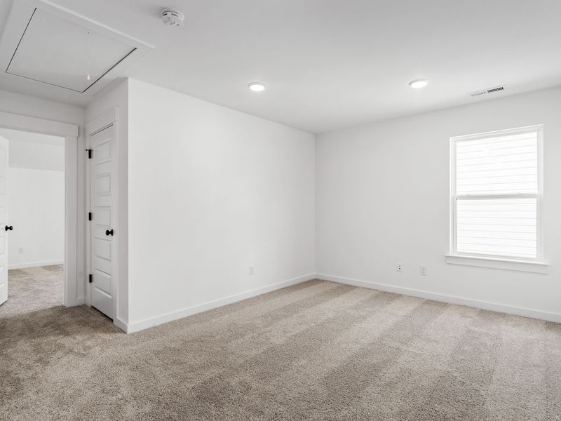 Spacious, unfurnished interior of a new home in Meadow Ridge Estates, Josephine (Image 21).