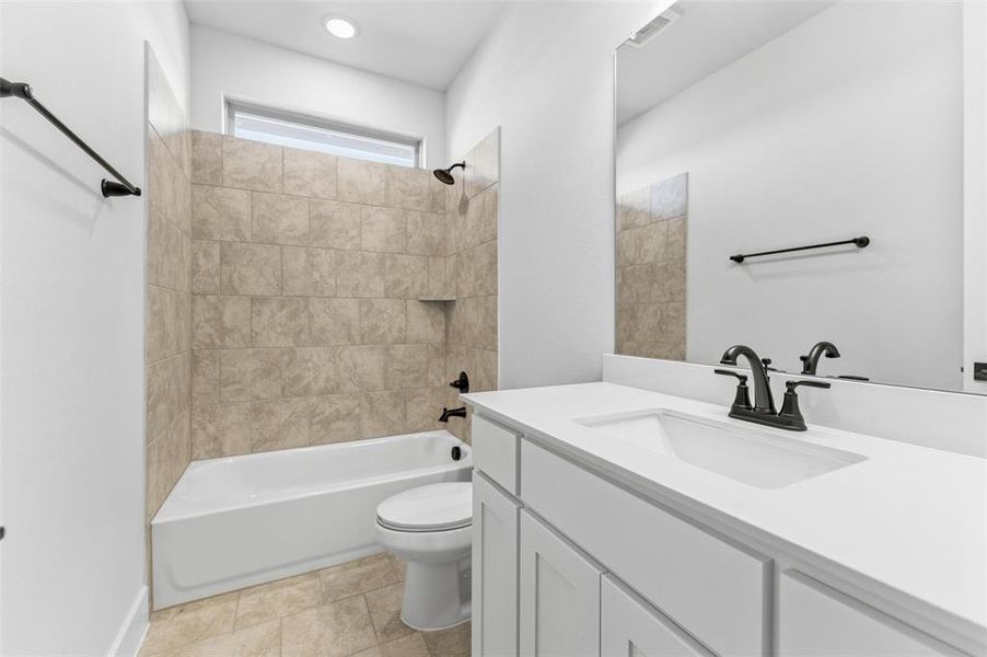 Bathroom with washtub / shower combination and vanity
